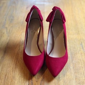 Adorable Red Pumps w/ Bow Detail (Jessica Simpson)